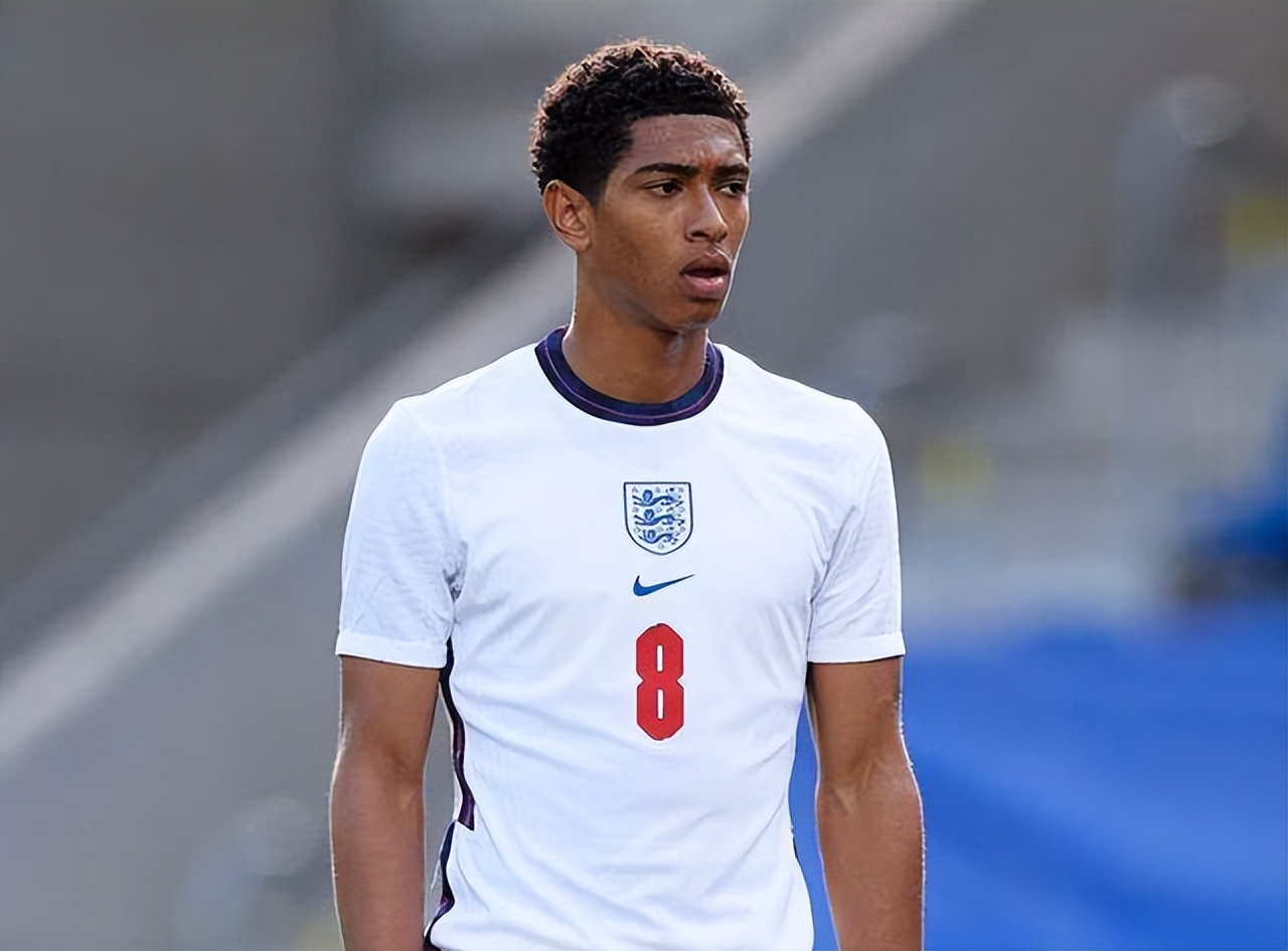 德天空：拜仁有意科索沃妖锋阿斯拉尼，双方已展开初步谈判（德天空：拜仁相中科索沃锋线新星阿斯拉尼，初步谈判已启动）