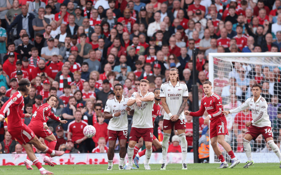 大卫路易斯：在切尔西我和孔蒂经常争吵，后来他曾邀我去那不勒斯（大卫路易斯：在切尔西常与孔蒂争执，随后他曾邀我赴那不勒斯）