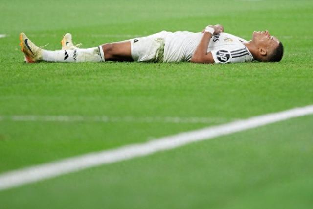 上海海港夺冠背后是穆斯卡特的战略放弃与坚守，成功卫冕中超冠军。（从战略取舍到坚守底线，穆斯卡特助上海海港完成中超卫冕）