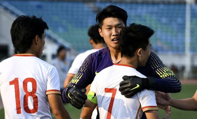 恩昆库转战意甲后表现低迷，转会费3700万欧元成“水漂”，难复巅峰状态。（恩昆库登陆意甲状态低迷，3700万欧转会费恐打水漂，难觅昔日巅峰）