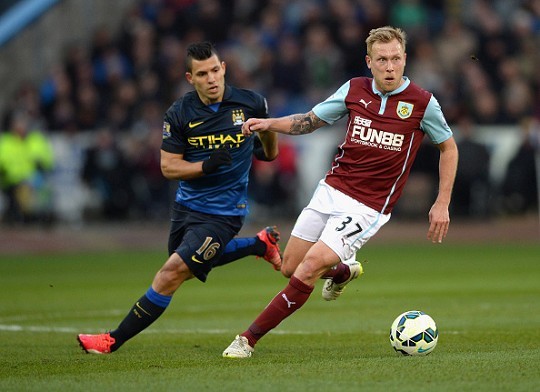 宋凯出席中国体育美术作品展览，与奥运冠军金牌合影