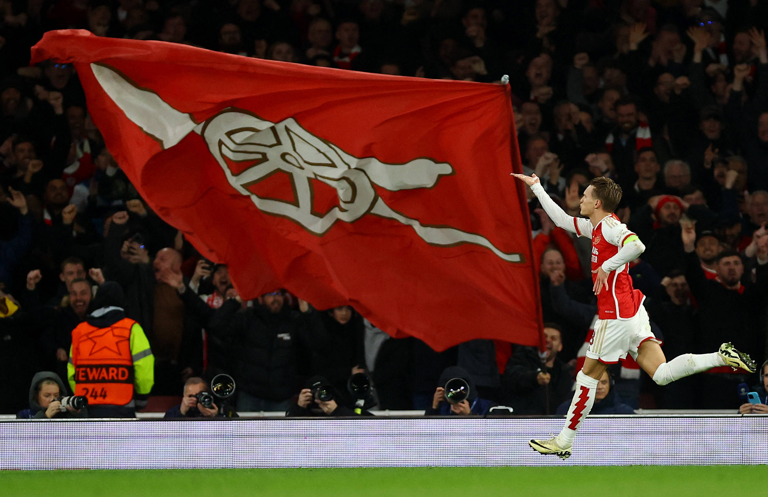 前青训教练：有曼联青训球员外租离队后耍大牌 经常有人不服气（前青训教练称部分曼联青训球员外租后摆架子，队内不满情绪频现）