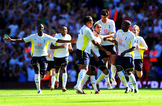 皇马3000万中卫重伤4个月！阿隆索哭晕：生死战后防6将养伤+2人染红