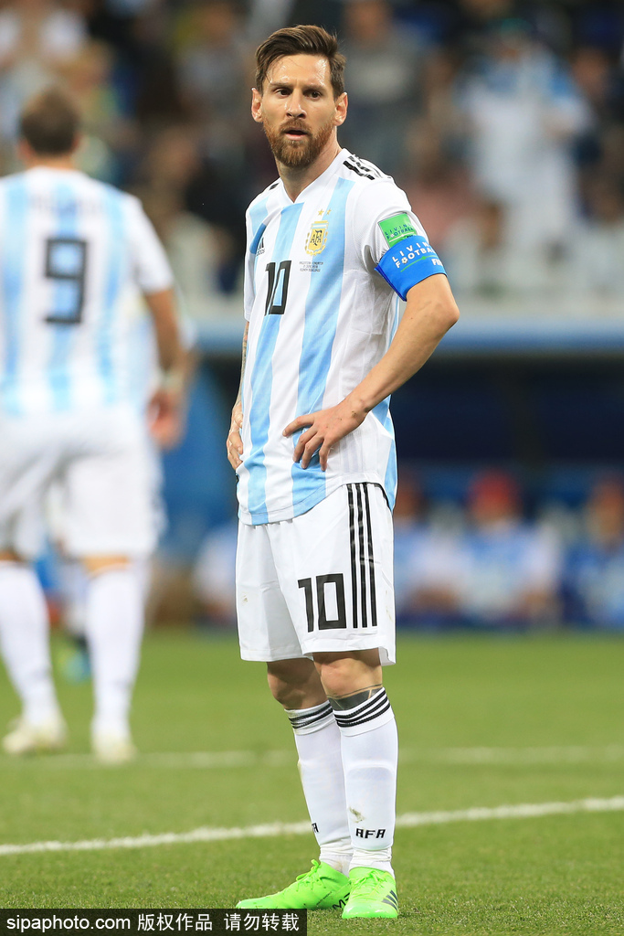 当选全场最佳：姆博莫本轮非洲杯数据一览（姆博莫当选全场最佳：本轮非洲杯数据盘点）