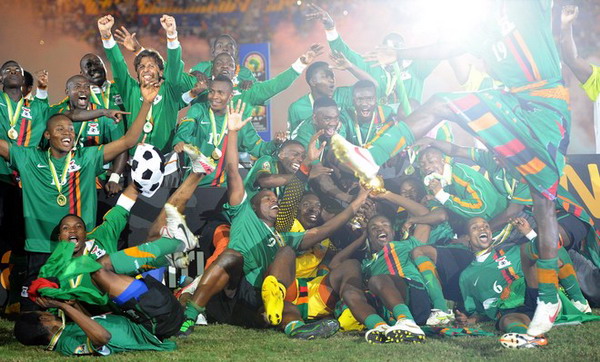 官方：奥斯梅恩左腿筋中度拉伤，欧冠3战6球射手将缺席（官方：欧冠3战轰6球的奥斯梅恩左腿腘绳肌中度受伤，将缺阵）