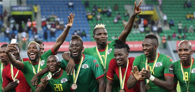 欧文：唯一担心的是库尼亚的脾气，毕竟队里已经有一个B费了