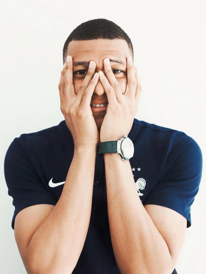 百年传统断裂：英超节礼日仅剩一场，商业赛程压倒历史（传统生变：英超节礼日仅余一战，商业考量凌驾于历史）