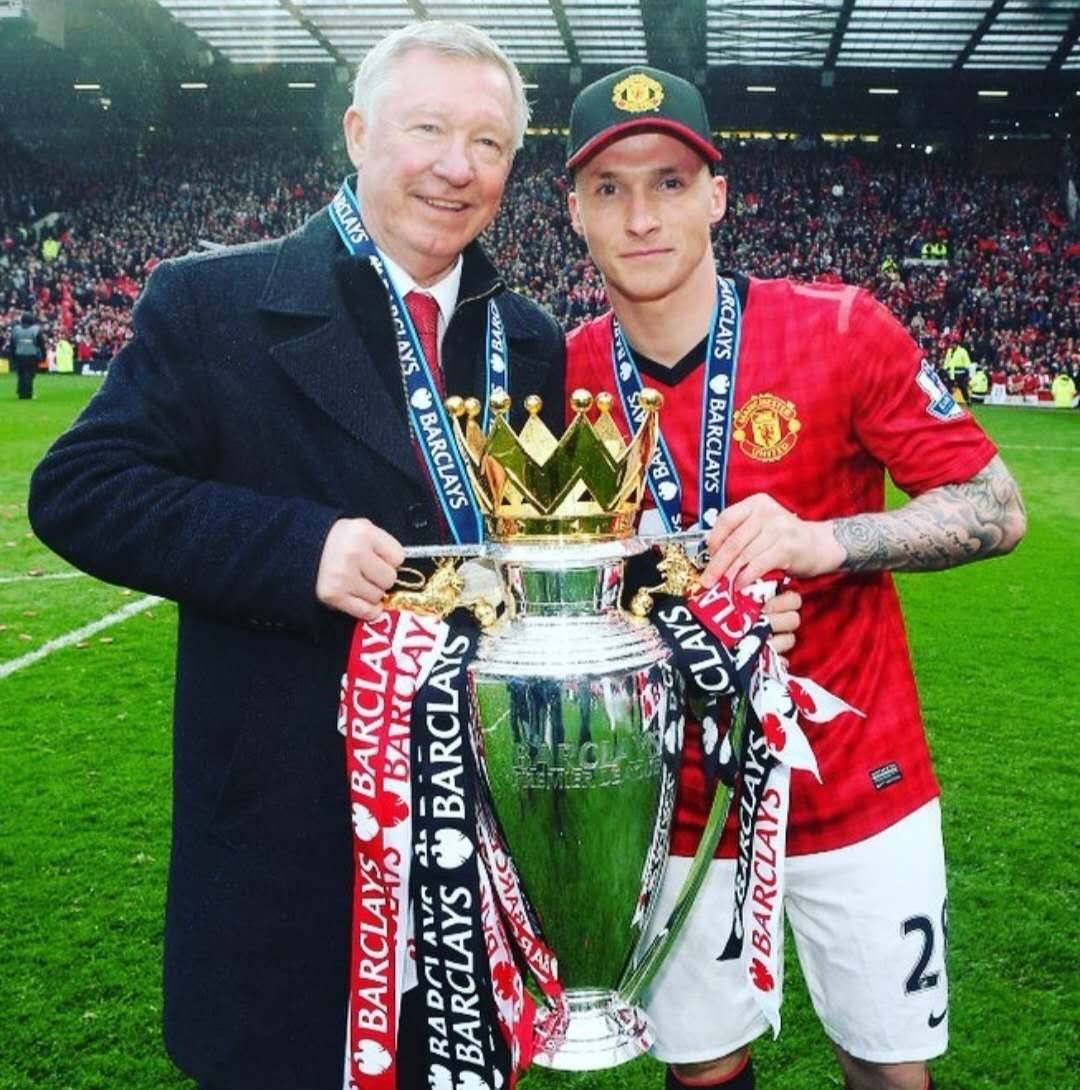 超远三分命中，全队抱头