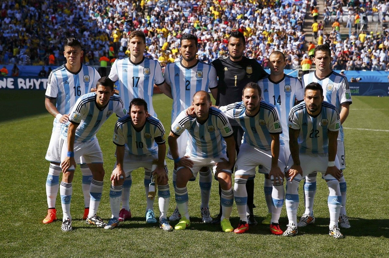 弗赖堡4-3沃尔夫斯堡，格里福点射、舍尔汉特破门（弗赖堡4-3险胜沃尔夫斯堡：格里福点球命中，舍尔汉特破门）