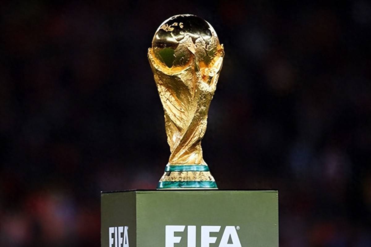 马内：萨拉赫是那种一看到球门就谁也不看的人，这是他的天性