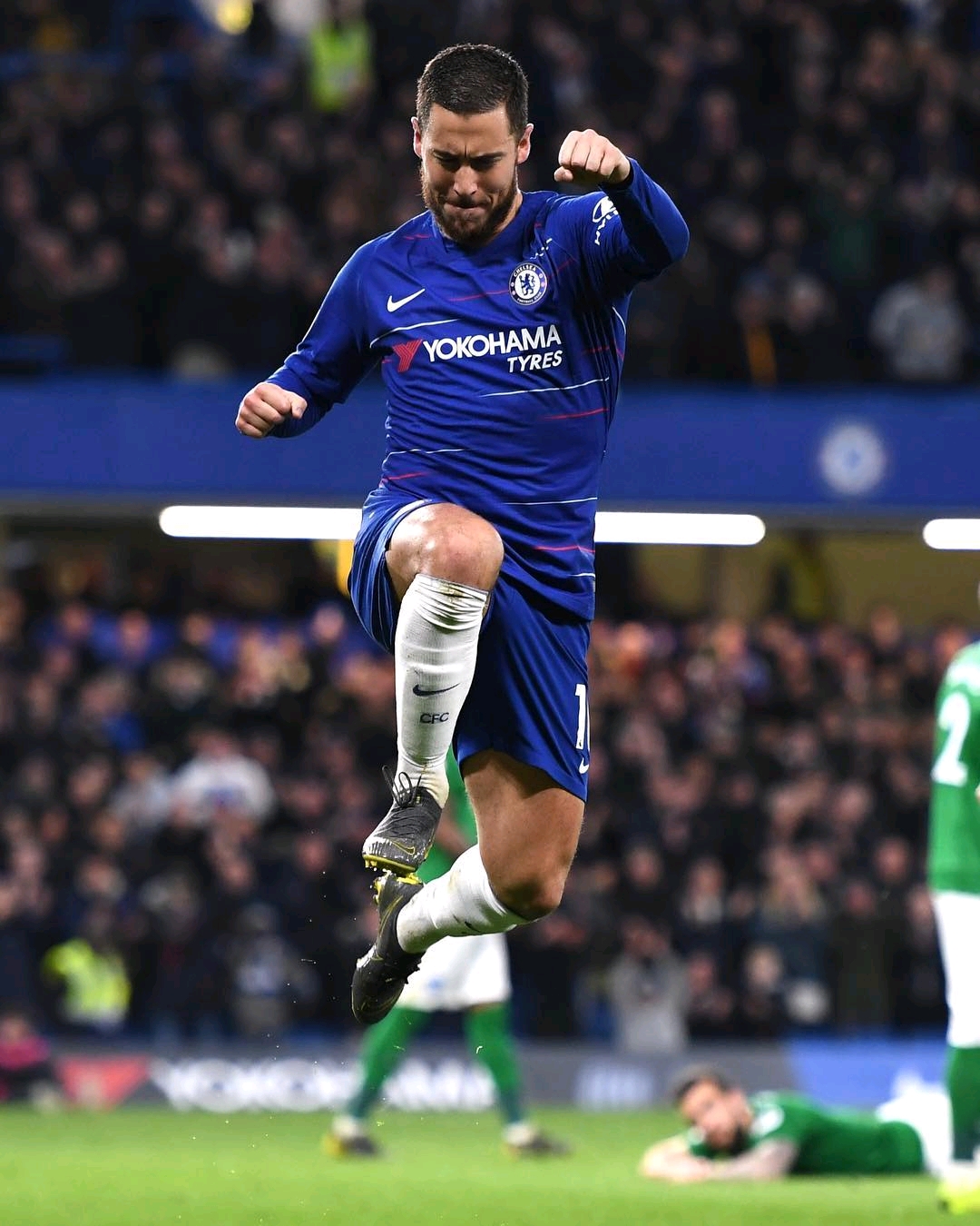 荷甲半场：罗兹破门，拉姆斯失良机，特温特客场1-0费耶诺德（荷甲半场战报：罗兹建功、拉姆斯失机，特温特客场1比0领先费耶诺德）