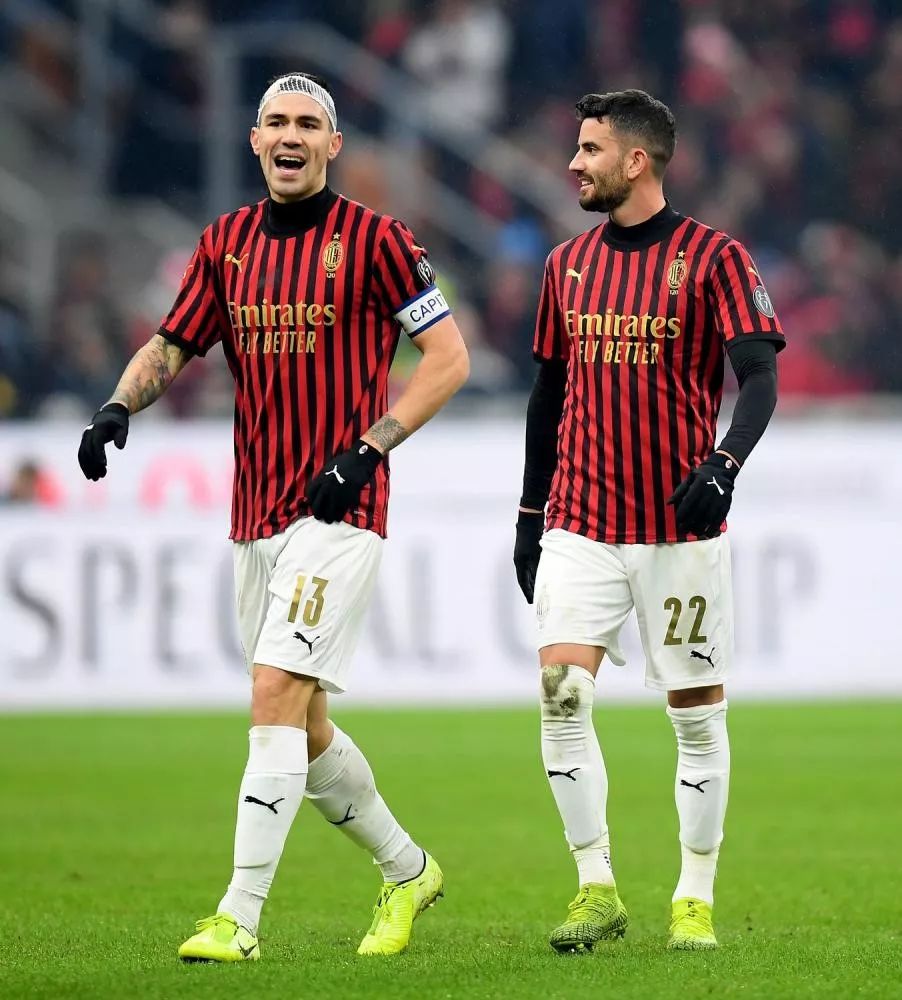 波媒：莱万与巴萨均未确定是否续约，将等到明年再做决定