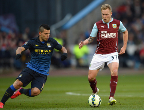 全北助教对主裁做出种族歧视动作遭到重罚。提前夺得...