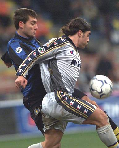 杨瀚森首次首发出战19分钟生涯新高，得到4分5篮板2助攻